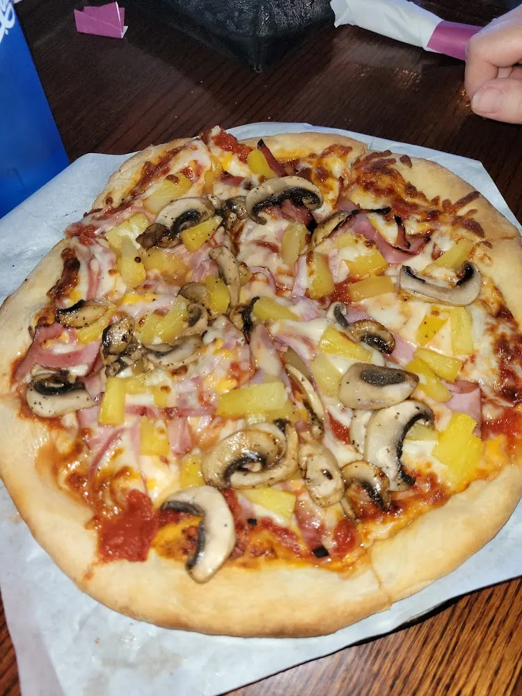 Pizza Hawaii w Mushrooms